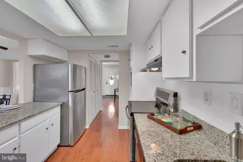 Entry Way - 717 Shore Dr, Joppa, MD 21085 photo 5 of 11
