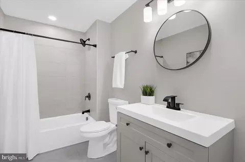 Bath - 222 Doncaster Rd, Joppa, MD 21085 photo 2 of 4