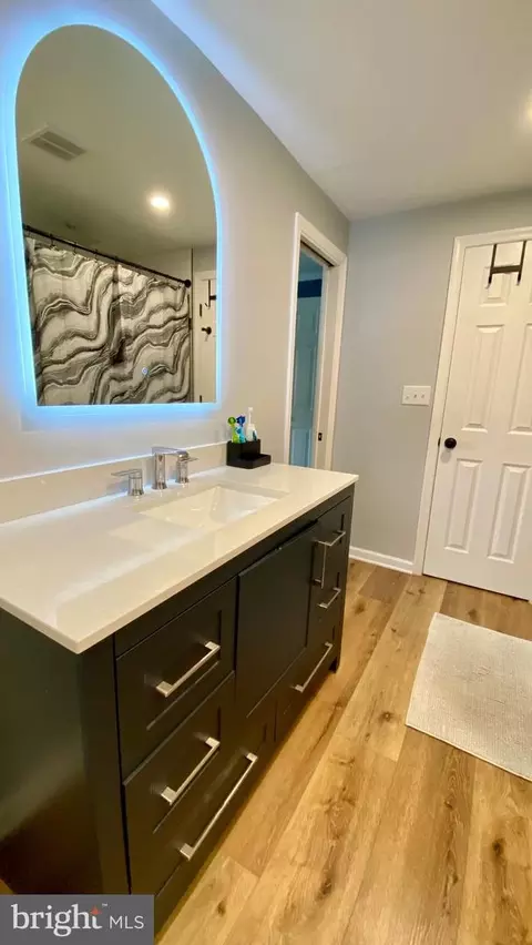 Bath - 114 Breakwater Ct, Joppa, MD 21085 photo 3 of 4