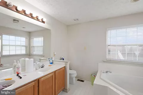 Bath - 304 Watertons Way, Joppa, MD 21085 photo 2 of 3