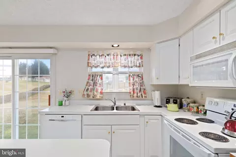 Kitchen - 304 Watertons Way, Joppa, MD 21085 photo 2 of 3