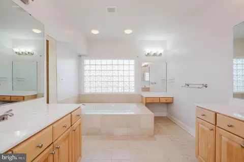 Bath - 130 Fallston Meadow Ct, Fallston, MD 21047 photo 2 of 8