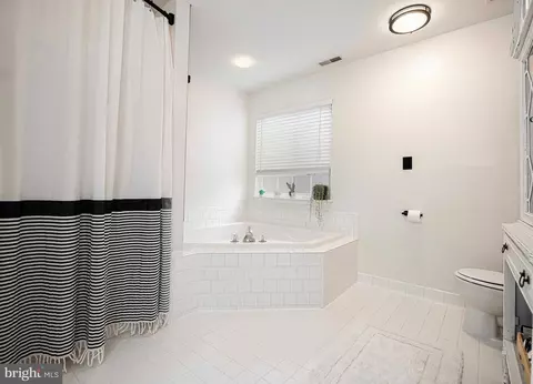 Bath - 422 Clydebank Dr, Abingdon, MD 21009 photo 2 of 5