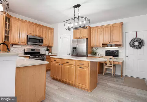 Kitchen - 422 Clydebank Dr, Abingdon, MD 21009 photo 2 of 5