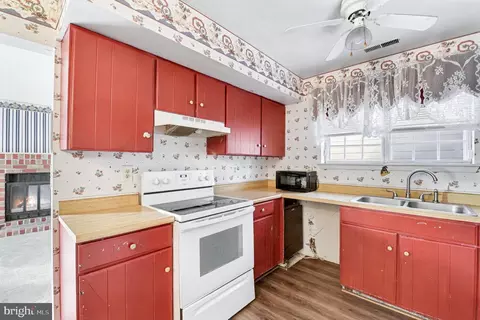 Kitchen - 308 Laburnum Rd, Edgewood, MD 21040 photo 2 of 3