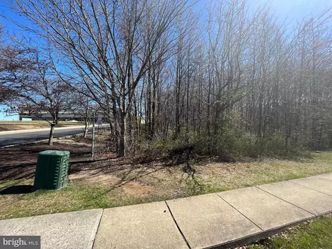 Woodbridge Center Way, Edgewood, MD 21040