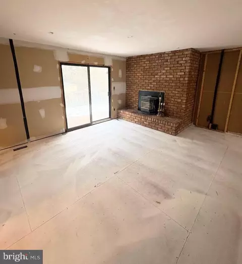 Living - 3007 Suffolk Ln, Fallston, MD 21047 photo 2 of 2