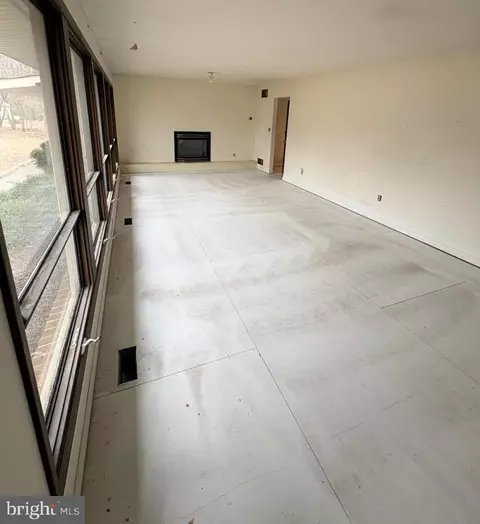 Living - 3007 Suffolk Ln, Fallston, MD 21047 photo 1 of 2