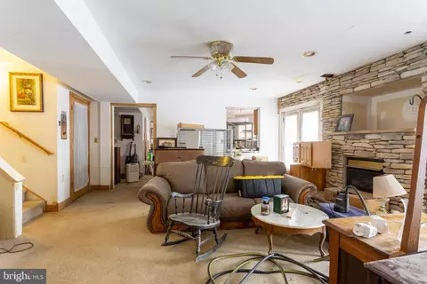 Living - 415 Shore Dr, Joppa, MD 21085 photo 3 of 4