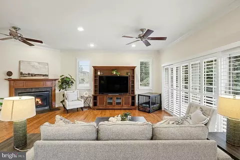 Living - 3814 Marcus Ct, Monkton, MD 21111 photo 4 of 5