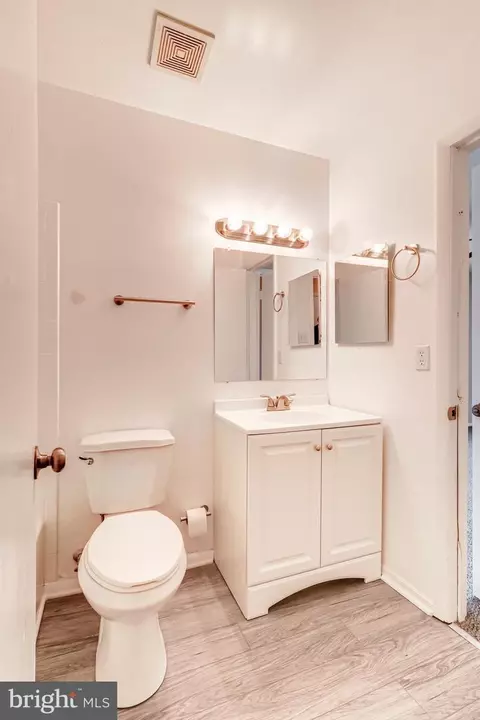 Bath - 982 Topview Dr, Edgewood, MD 21040 photo 3 of 4