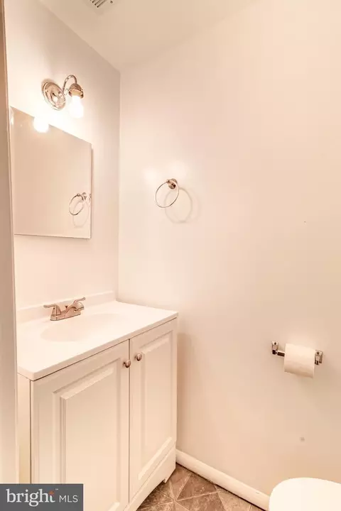 Bath - 982 Topview Dr, Edgewood, MD 21040 photo 2 of 4