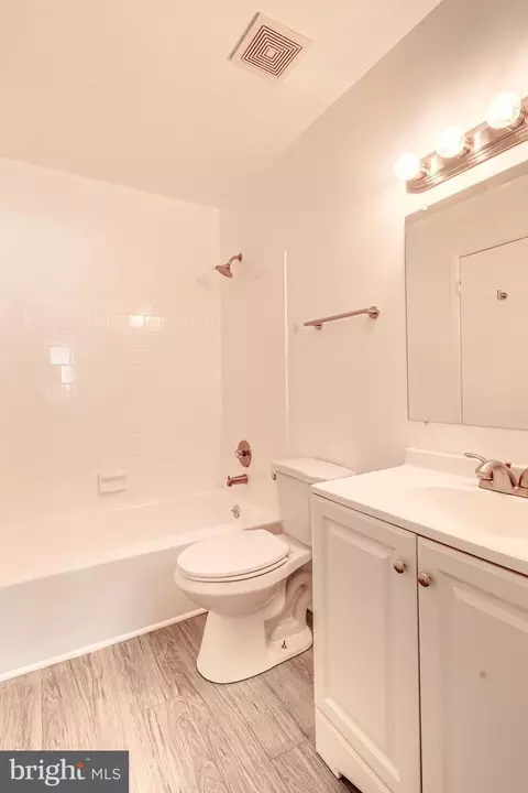 Bath - 982 Topview Dr, Edgewood, MD 21040 photo 4 of 4
