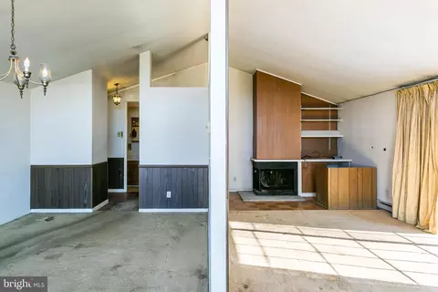 Living - 201 Contee Rd, Joppa, MD 21085 photo 3 of 6
