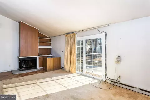 Living - 201 Contee Rd, Joppa, MD 21085 photo 2 of 6