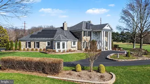 Exterior - 2309 Kings Arms Dr, Fallston, MD 21047 photo 2 of 12