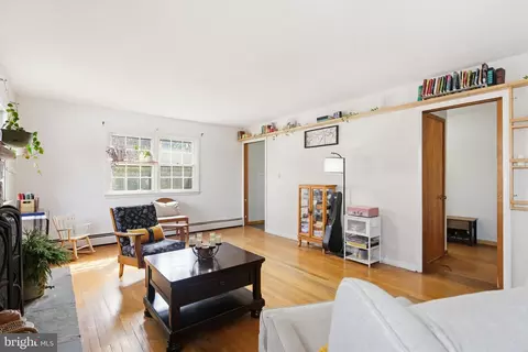 Living - 2124 Oaklyn Dr, Fallston, MD 21047 photo 2 of 2