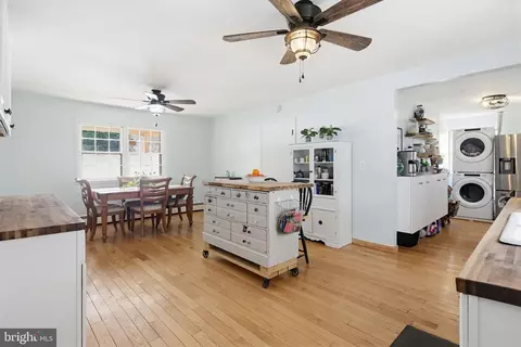 Entry Way - 2124 Oaklyn Dr, Fallston, MD 21047 photo 3 of 3