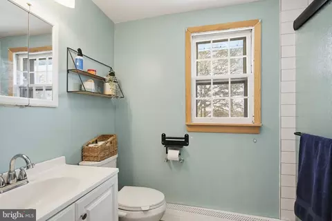 Bath - 2124 Oaklyn Dr, Fallston, MD 21047 photo 2 of 2