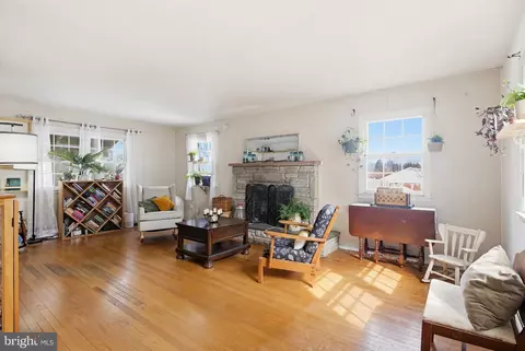 Living - 2124 Oaklyn Dr, Fallston, MD 21047 photo 1 of 2