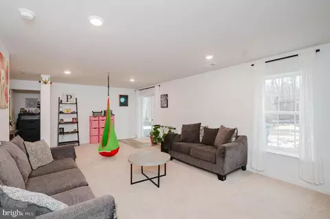 Entry Way - 976 Pagonia Dr, Joppa, MD 21085 photo 13 of 14