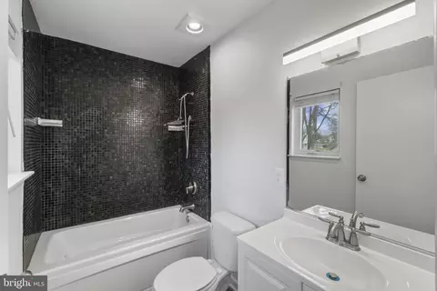 Bath - 3617 Longridge Ct, Abingdon, MD 21009 photo 1 of 2