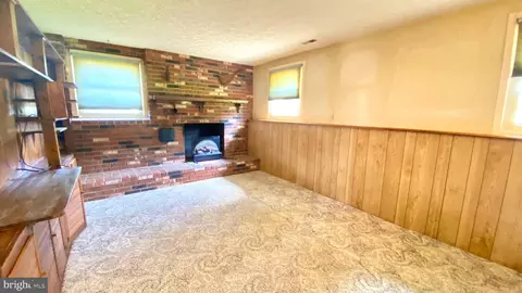 Living - 4 Old Sound Rd, Joppa, MD 21085 photo 2 of 3
