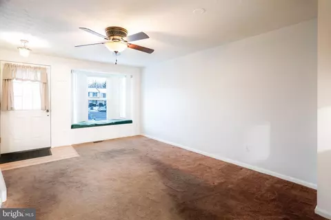 Living - 113 Laurel Valley Ct, Abingdon, MD 21009 photo 2 of 5