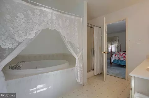 Bath - 3006 Charles St, Fallston, MD 21047 photo 2 of 3