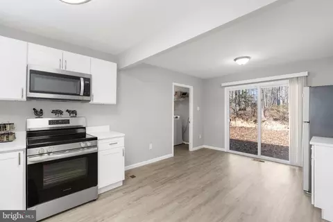 Entry Way - 311 Summerfield Ct, Joppa, MD 21085 photo 4 of 5