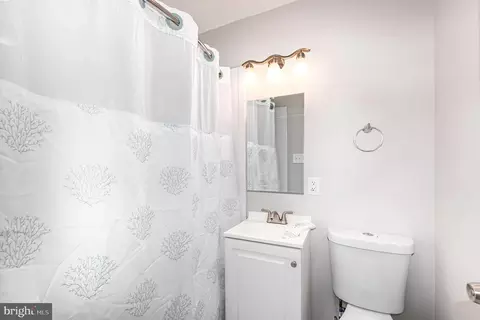 Bath - 2510 Roy Ter, Fallston, MD 21047 photo 2 of 3