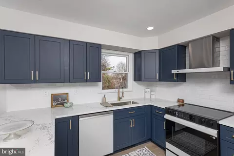 Kitchen - 403 Woodridge Ct, Fallston, MD 21047 photo 2 of 2