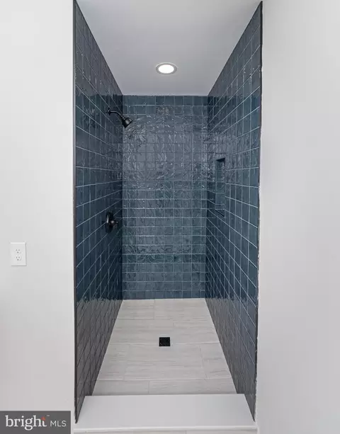 Bath - 403 Woodridge Ct, Fallston, MD 21047 photo 3 of 7