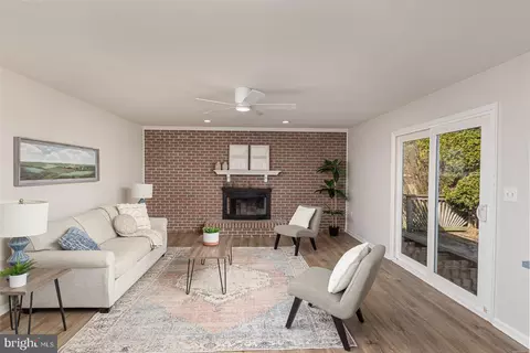 Living - 403 Woodridge Ct, Fallston, MD 21047 photo 1 of 9