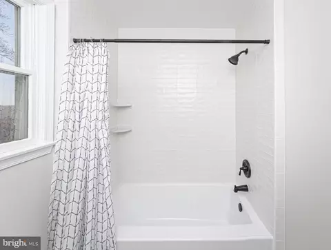 Bath - 403 Woodridge Ct, Fallston, MD 21047 photo 5 of 7