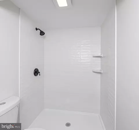 Bath - 403 Woodridge Ct, Fallston, MD 21047 photo 7 of 7