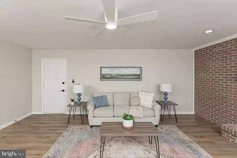 Living - 403 Woodridge Ct, Fallston, MD 21047 photo 3 of 9