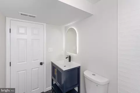 Bath - 403 Woodridge Ct, Fallston, MD 21047 photo 6 of 7