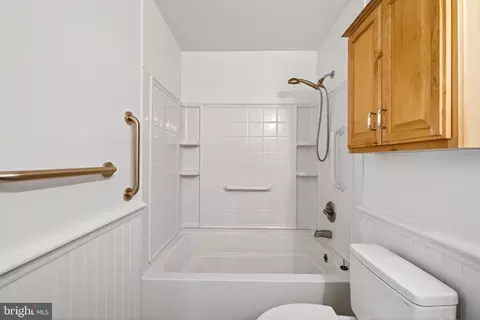 Bath - 2130 Bellvale Rd, Fallston, MD 21047 photo 2 of 4