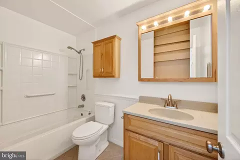 Bath - 2130 Bellvale Rd, Fallston, MD 21047 photo 3 of 4
