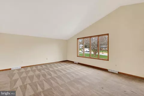 Living - 1703 Brickhouse Ln, Fallston, MD 21047 photo 3 of 8