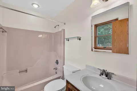 Bath - 1703 Brickhouse Ln, Fallston, MD 21047 photo 1 of 3