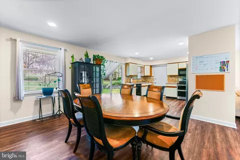 Dining - 2847 Moores Rd, Baldwin, MD 21013 photo 2 of 4