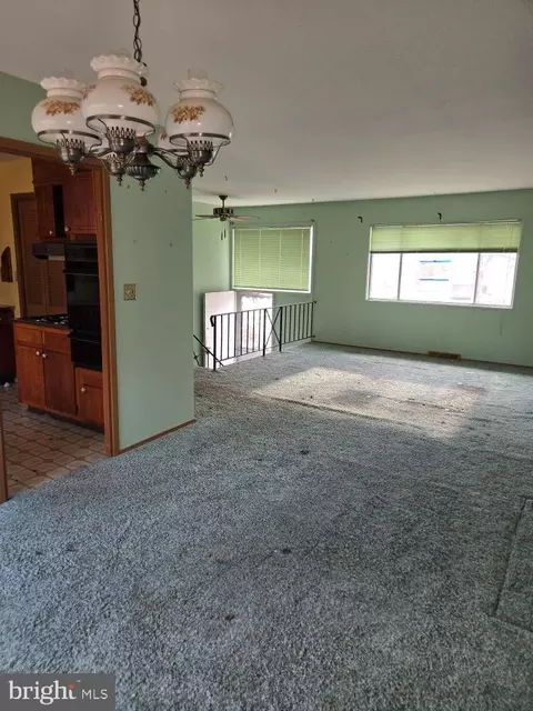 Living - 2034 Cherry Ct, Edgewood, MD 21040 photo 2 of 4