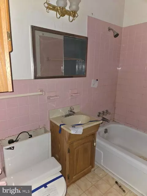 Bath - 2034 Cherry Ct, Edgewood, MD 21040 photo 3 of 5
