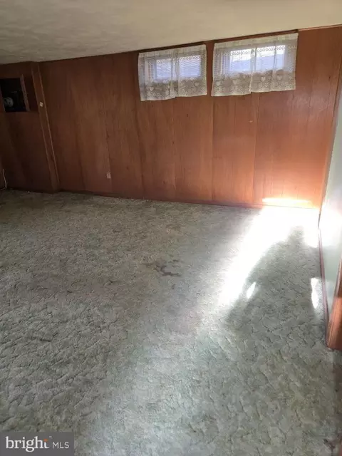 Living - 2034 Cherry Ct, Edgewood, MD 21040 photo 3 of 4