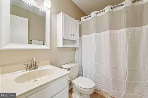 Bath - 2835 Meredith Ct, Abingdon, MD 21009 photo 2 of 2