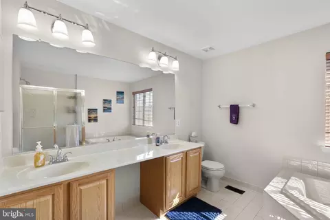 Bath - 632 Berwick Ct, Abingdon, MD 21009 photo 1 of 4