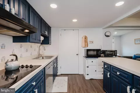 Kitchen - 696 Shore Dr, Joppa, MD 21085 photo 4 of 4