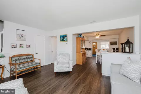 Entry Way - 696 Shore Dr, Joppa, MD 21085 photo 5 of 9